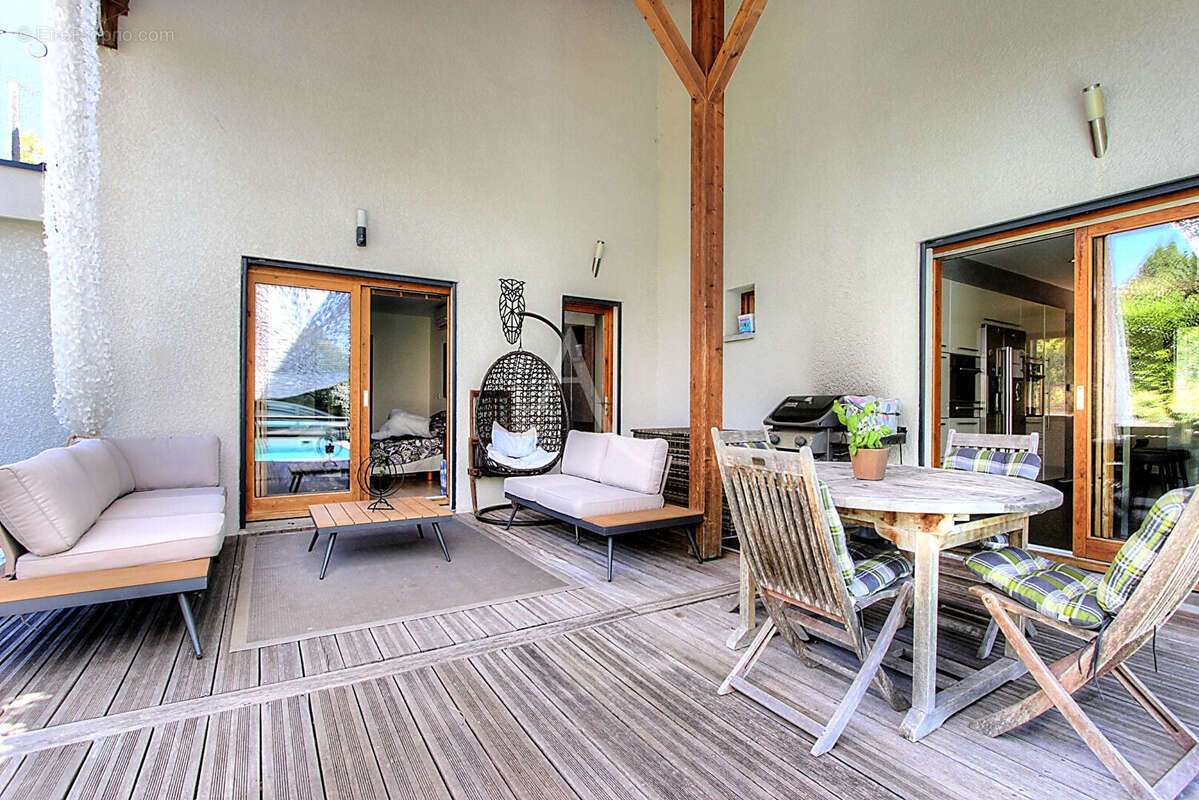Villa Tresserve 225 m² avec piscine et garage sur 1100 m² de terrain - photo 5