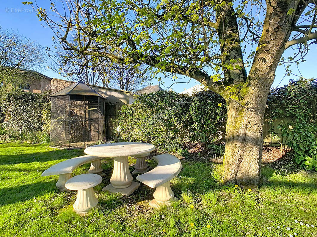 Maison à SAINT-MACAIRE-EN-MAUGES