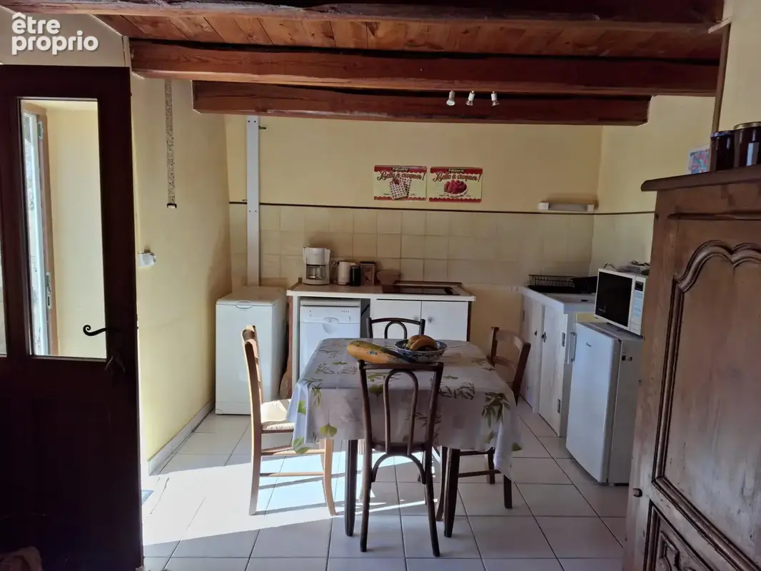 Maison en pierres avec gîte sur 2500 m2 de terrain - photo 12