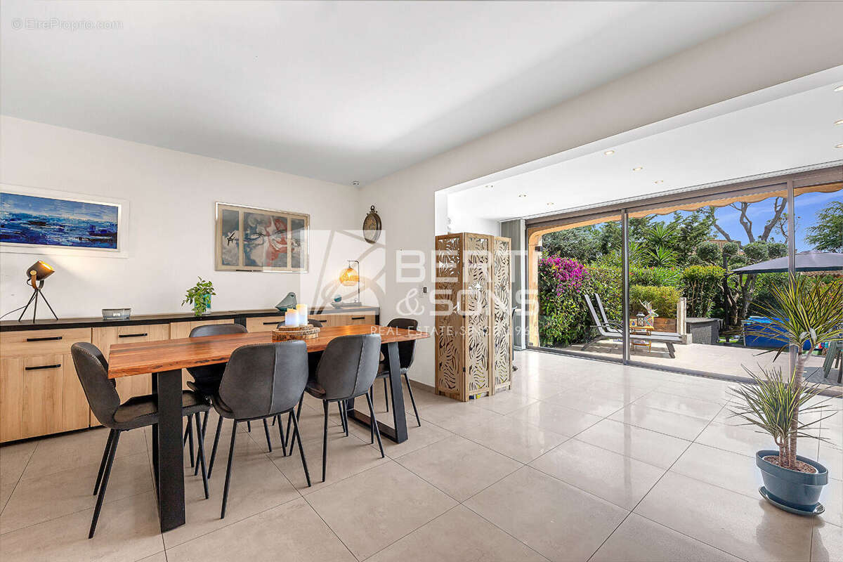 Appartement à MANDELIEU-LA-NAPOULE