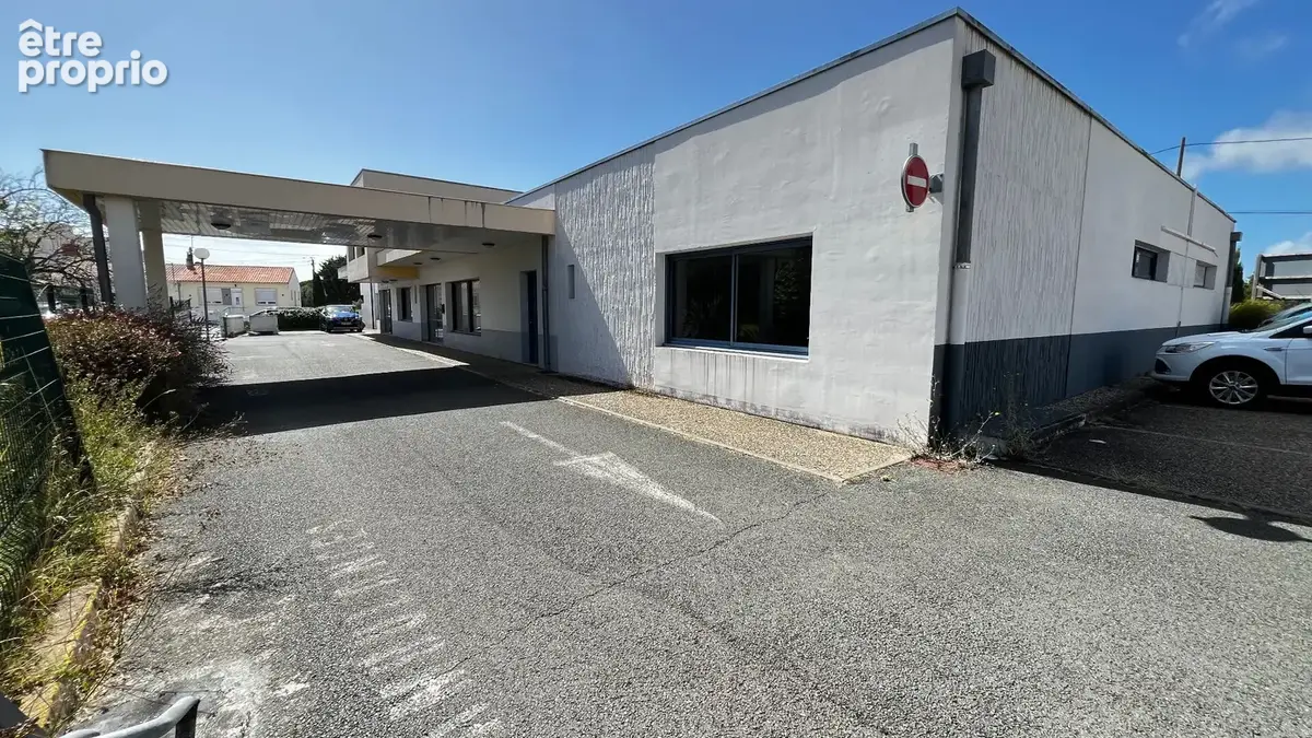 Local commercial Royan 577 m2 avec 29 parkings en plein centre de Royan - photo 3