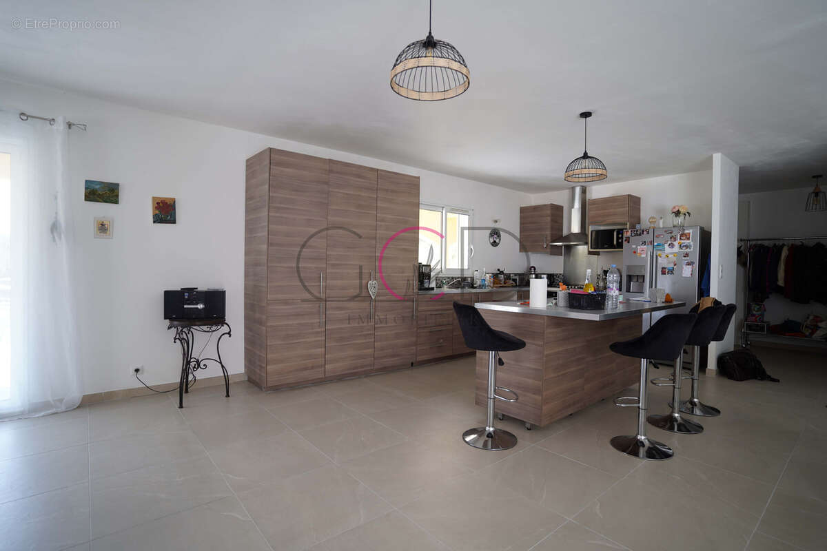 Maison à VENTABREN