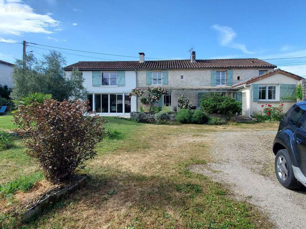 Maison à COULGENS