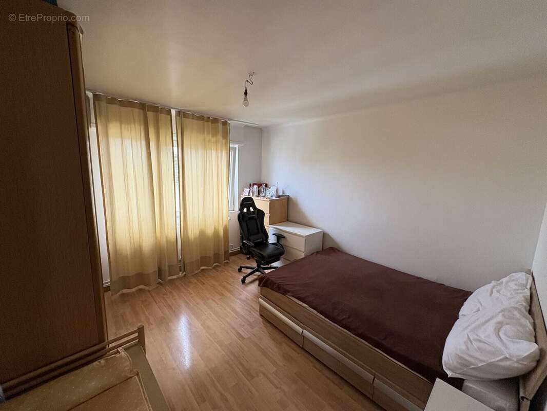 Chambre parentale - Appartement à SCHILTIGHEIM