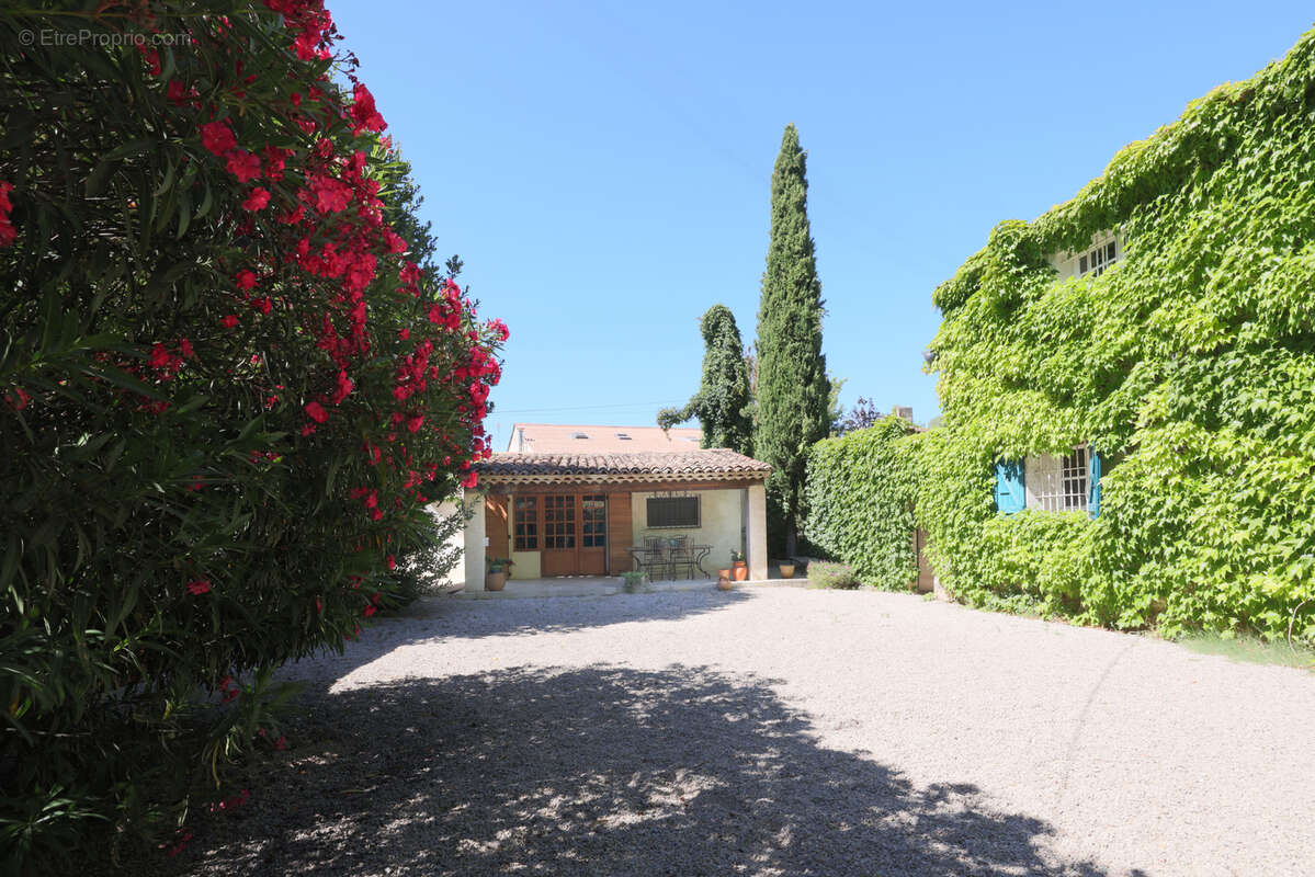 Maison à LE PUY-SAINTE-REPARADE