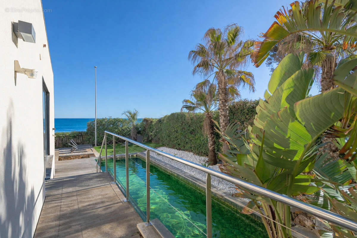 Villa pieds dans l'eau saint aygulf - 7 pièce(s) - 238 m2 - photo 2
