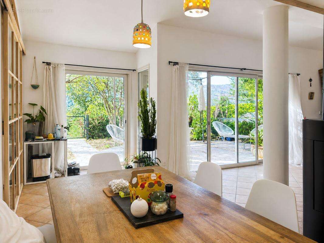 Maison de 140 m² - Trois chambres et un bureau - 1500 m² en restanques - photo 3