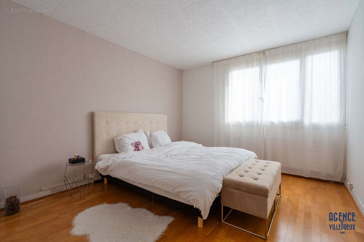 Appartement à LES CLAYES-SOUS-BOIS