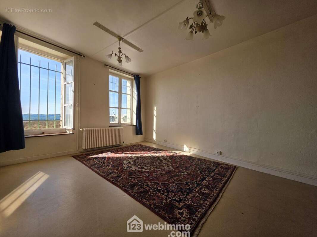 Appartement 180 m² à Laon  - photo 2
