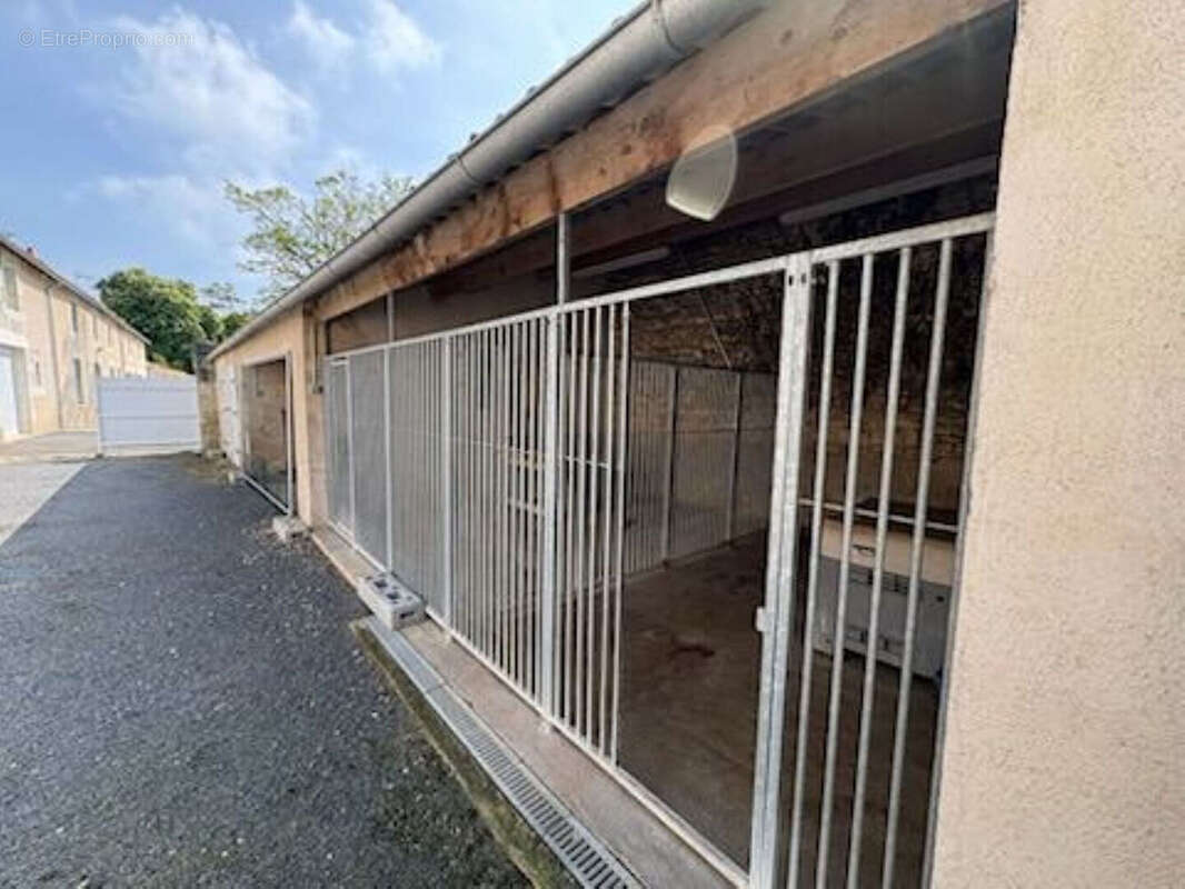 Maison à VENDEUVRE-DU-POITOU