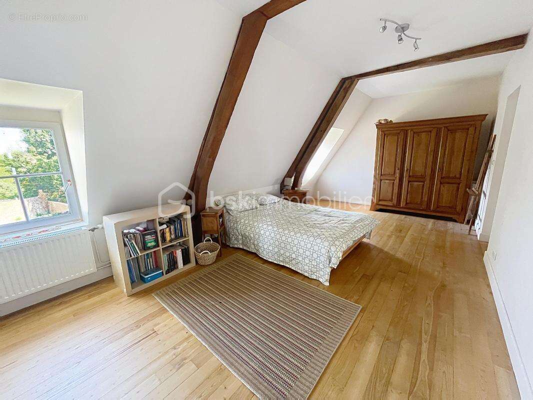 Maison de caractere avec jardin et garage - photo 5