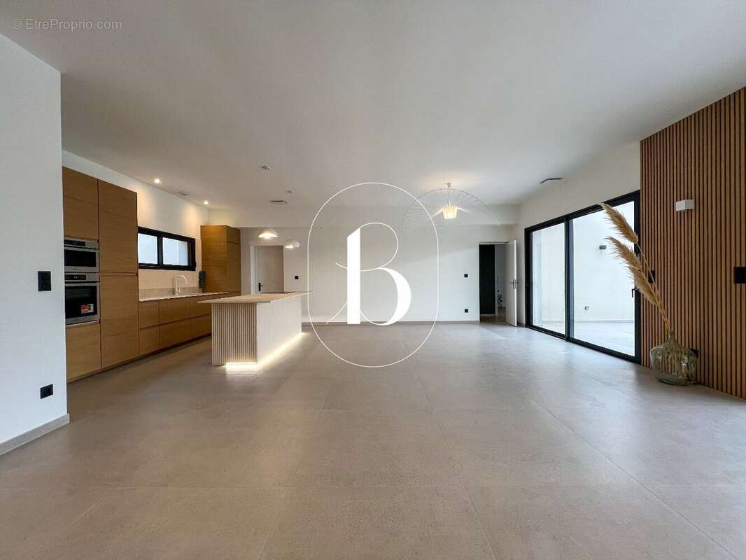 Maison à BAGNOLS-SUR-CEZE