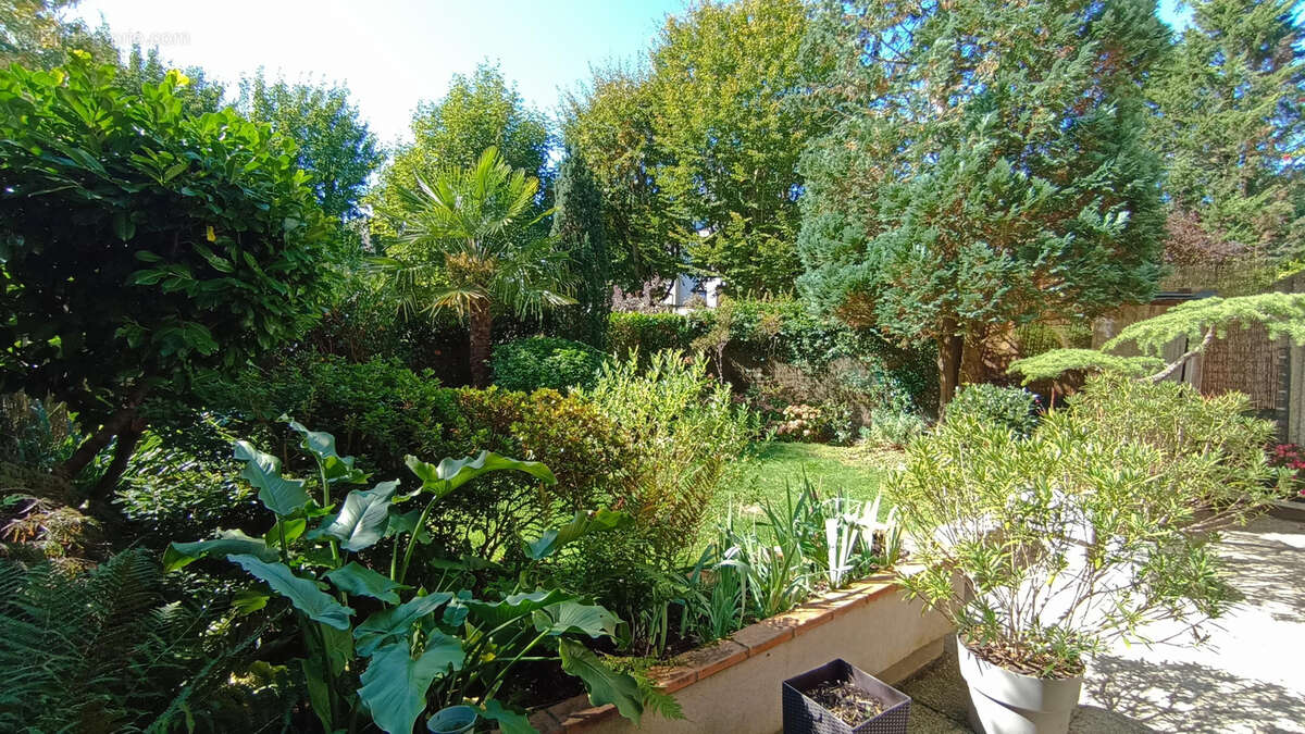 Appartement à VILLE-D&#039;AVRAY