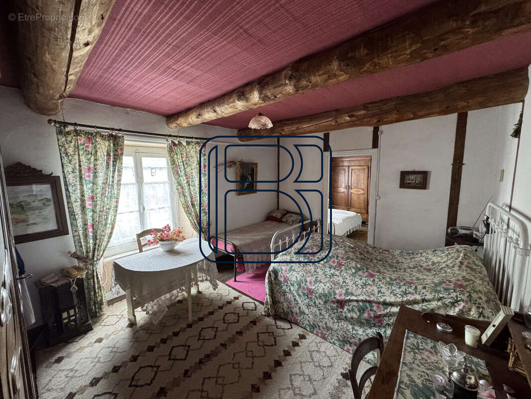 Maison à MARSAC-EN-LIVRADOIS