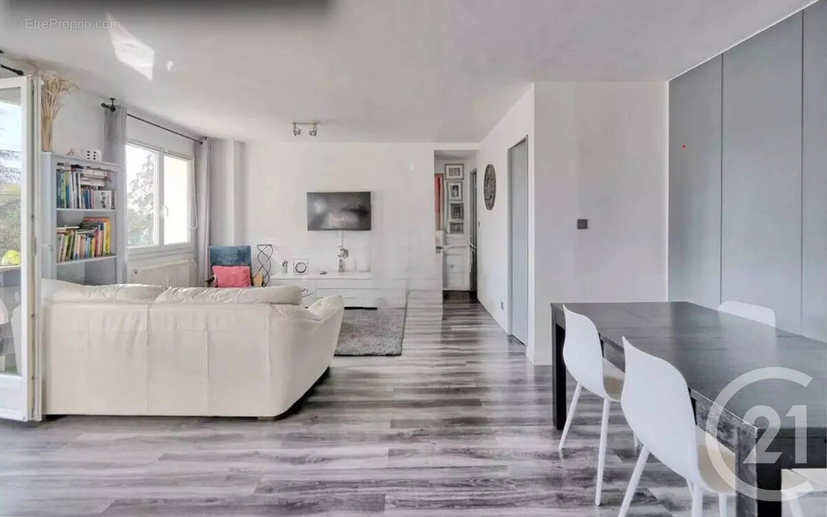 Appartement à SAINT-MAUR-DES-FOSSES