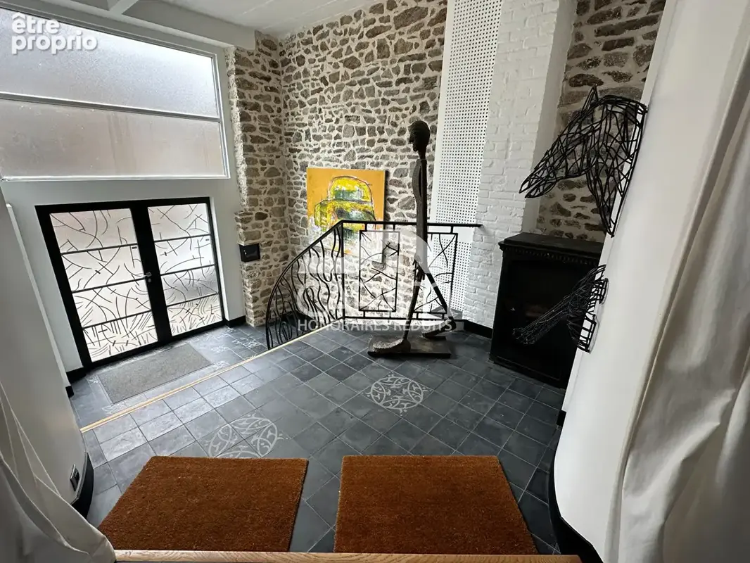 Loft - Fougères - 9 pièces - 550 m2 habitables - Piscine- Salle de Cinéma - photo 2