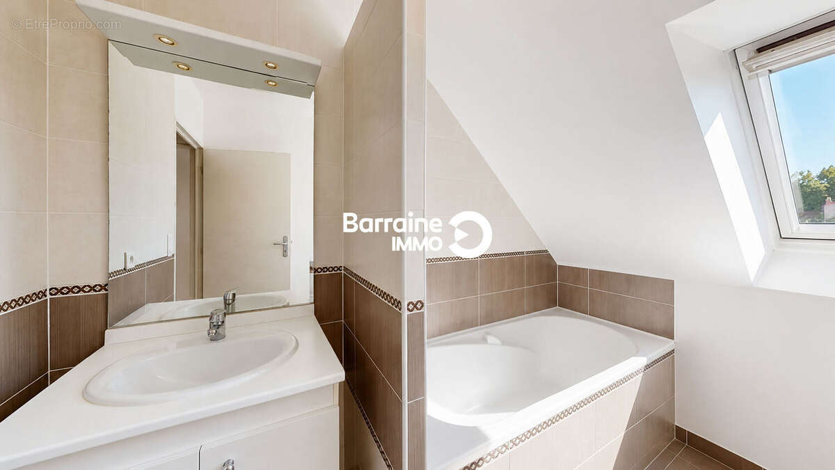 Appartement d'Exception à Lanester avec Vue Mer - Exclusivité Barraine Immo -Dernier Étage, Lumineux et Sans Travaux - photo 15