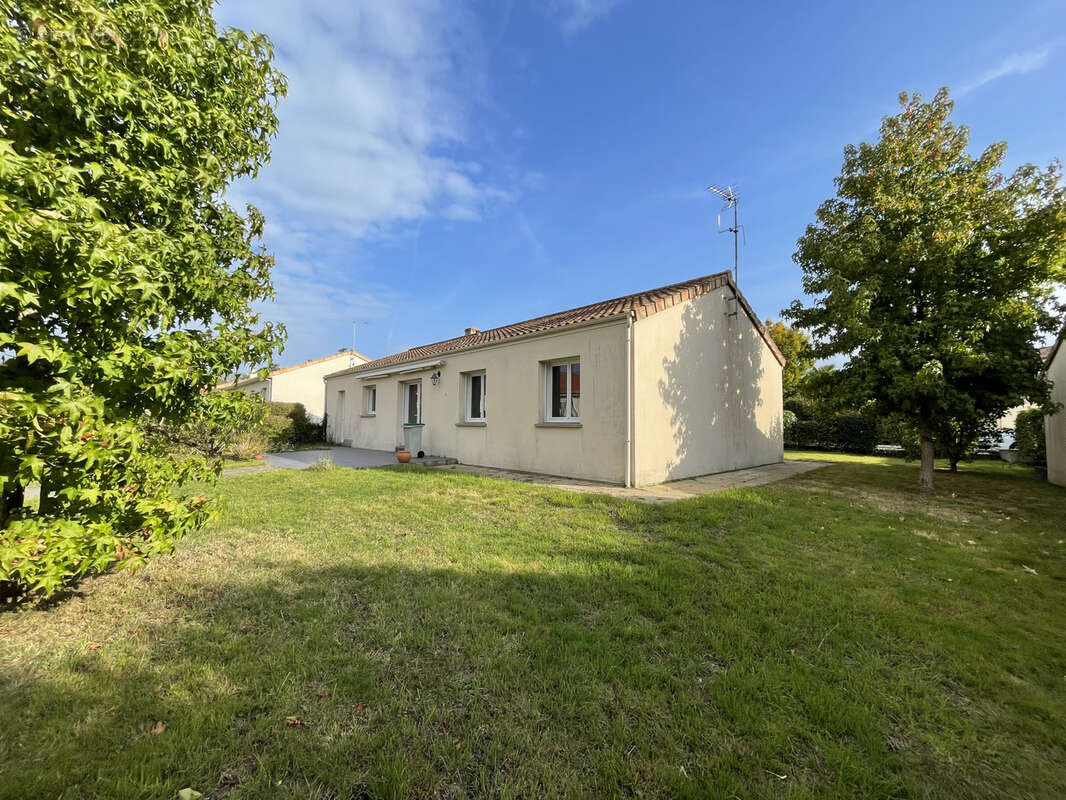 Maison à MONTREVAULT