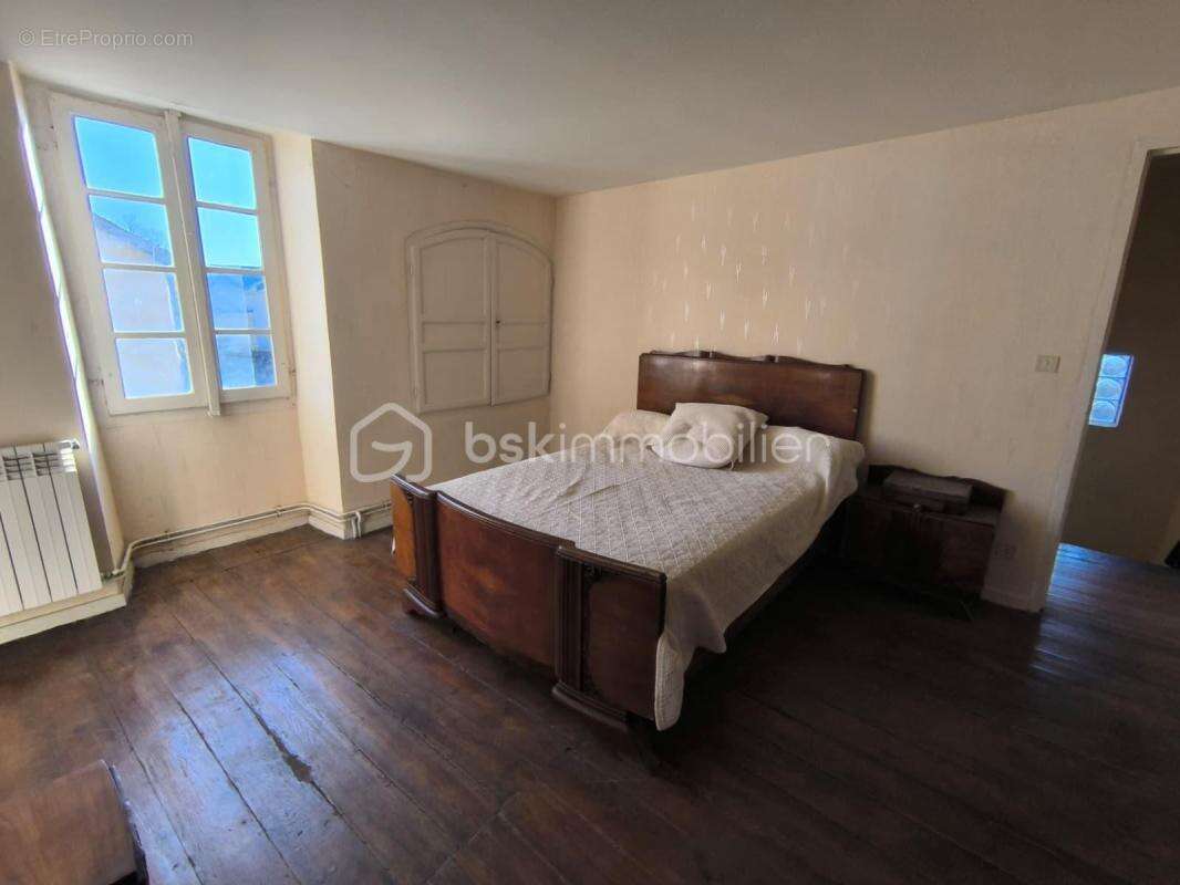 Maison à OGEU-LES-BAINS