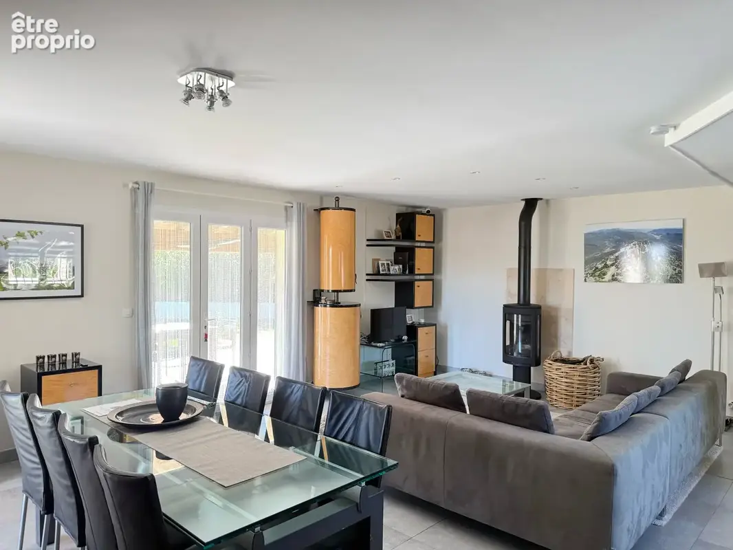 Superbe villa avec piscine et vue imprenable sur le village - photo 11