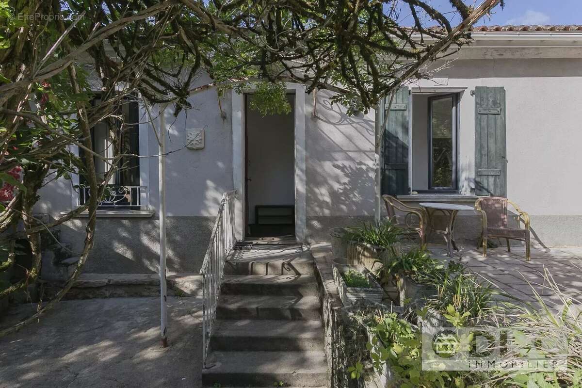 Maison à SAINT-MARTIN-LAGUEPIE