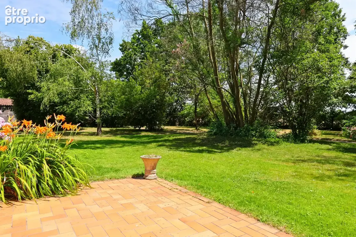 Maison 9 pièces 190 m² à vendre à Vieillevigne (44116) - photo 2