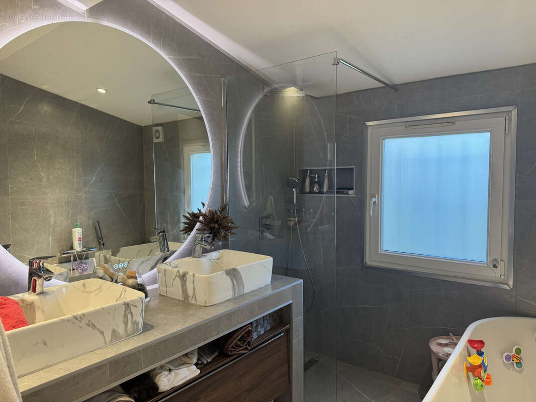 Maison à LE CASTELLET