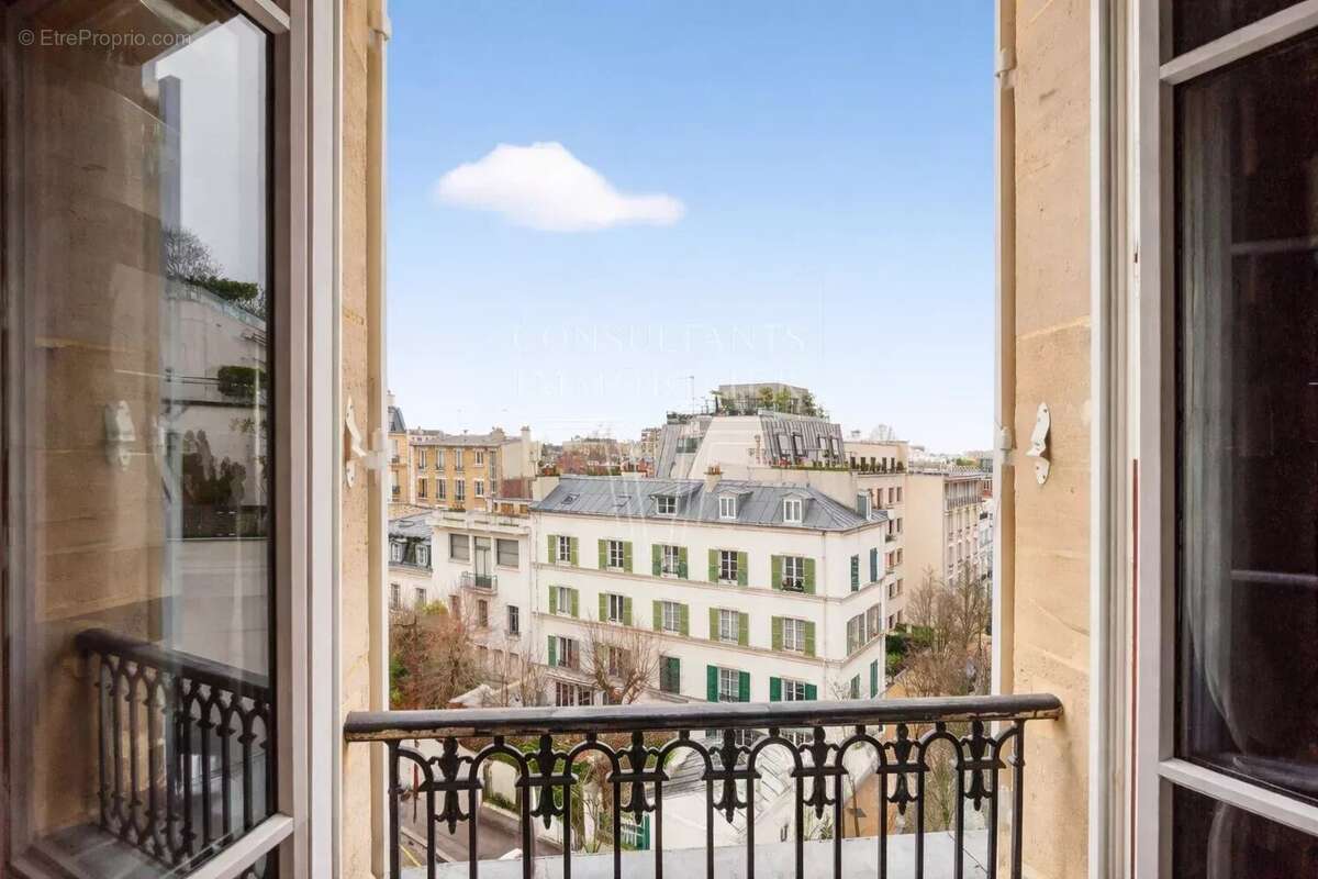 Appartement à NEUILLY-SUR-SEINE