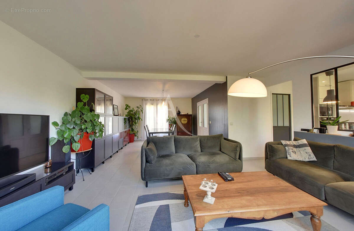 Maison à CHEVRY-COSSIGNY