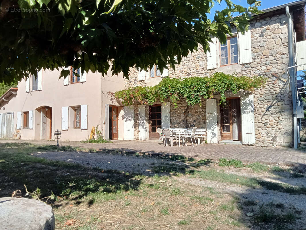 Maison à SAINT-LAURENT-DU-PAPE