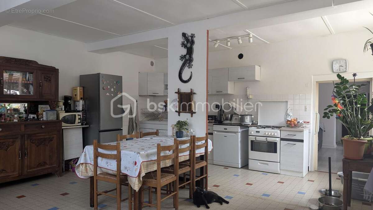 Ferme en U - 138 m² habitables, 4 chambres, jardin et grange - photo 11