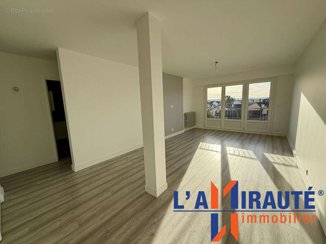 Appartement à SARTROUVILLE