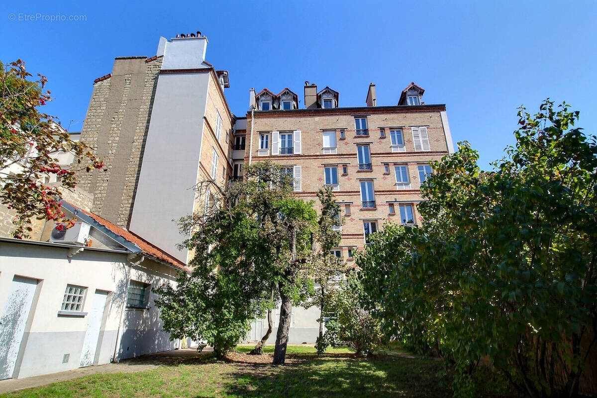 Appartement à LA GARENNE-COLOMBES