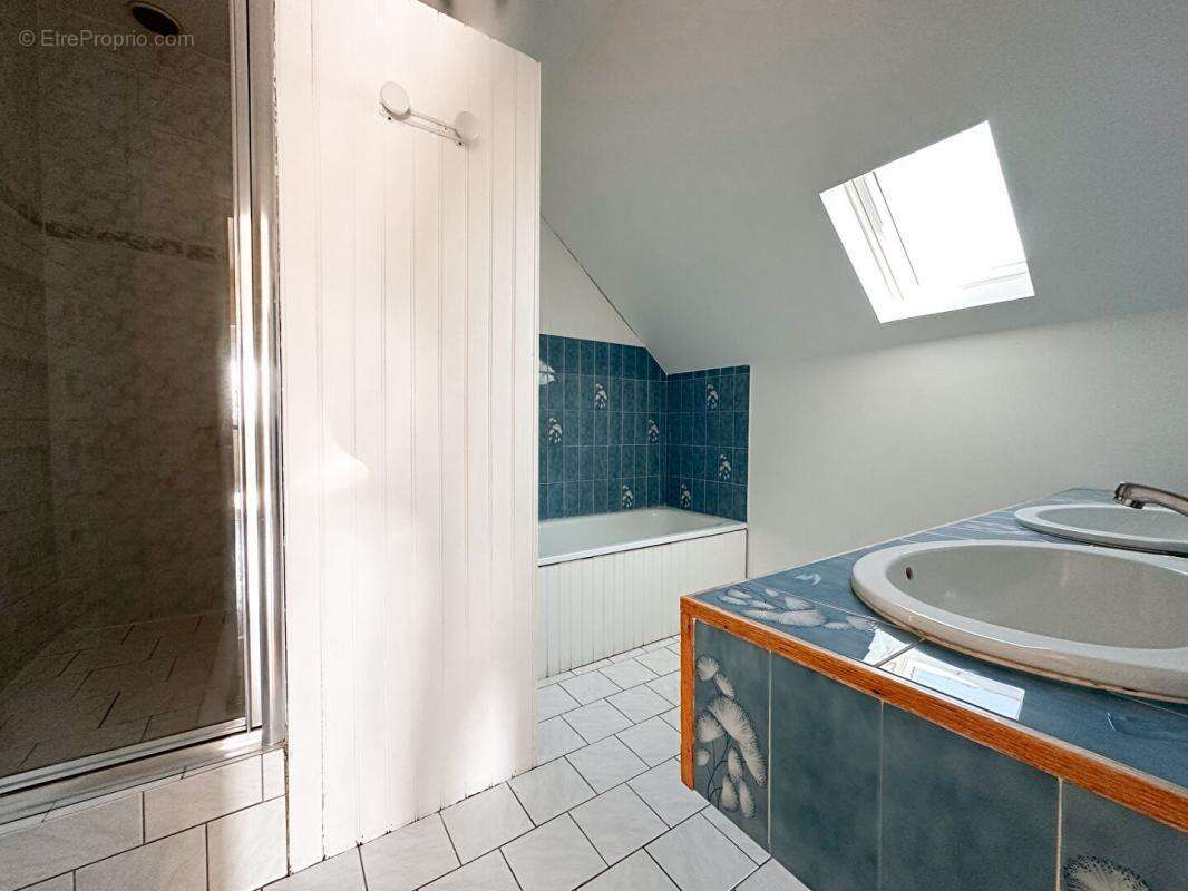 Maison à SAINT-ETIENNE-DE-MONTLUC