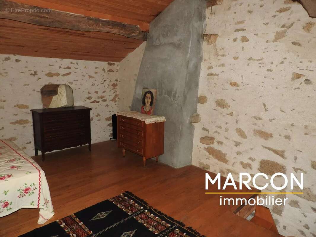 Maison à SAINT-PIERRE-BELLEVUE