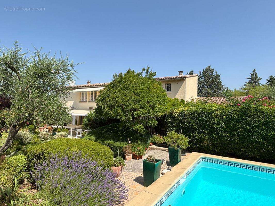 À Uzès, une maison au charme singulier dans un écrin de nature - photo 11