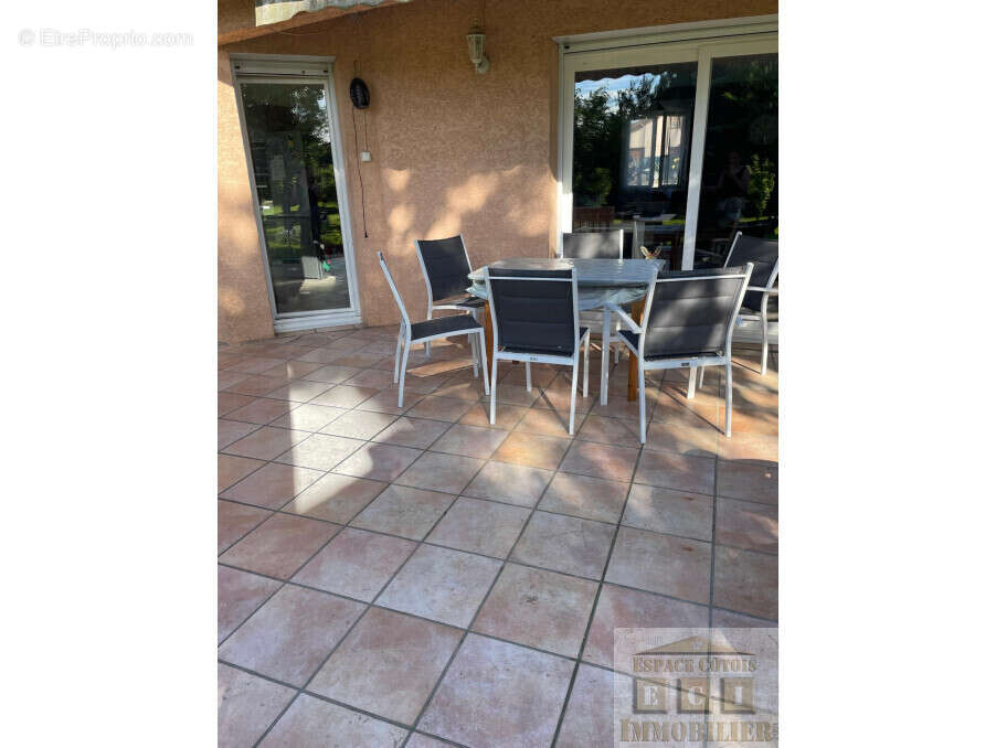 Maison à SAINT-SIMEON-DE-BRESSIEUX