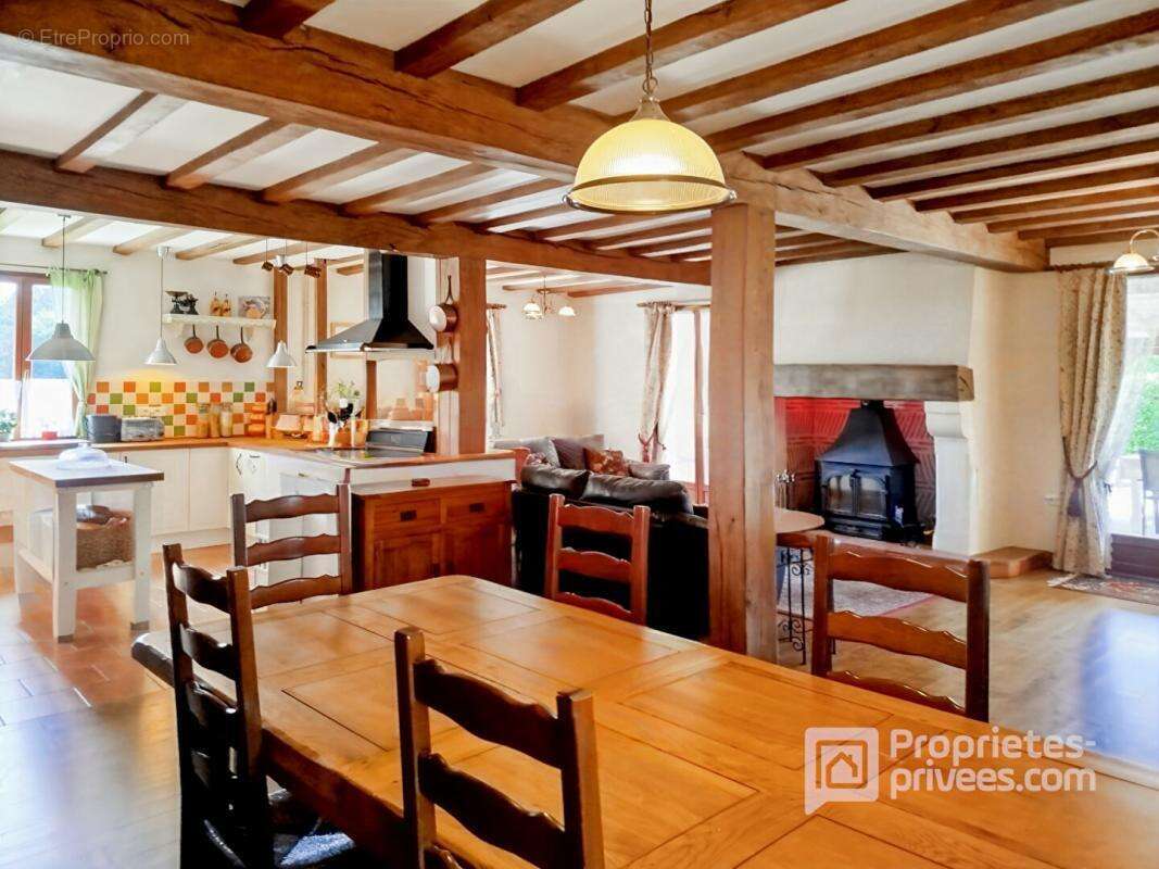 Maison à SAINT-VINCENT-DE-CONNEZAC