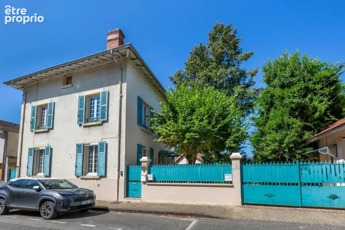 Maison Bourgeoise 8 pièces + annexes VILLARS LES DOMBES (01) - photo 2