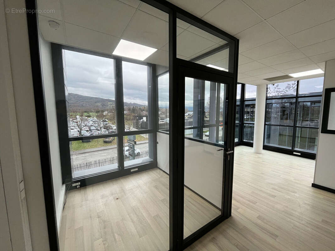 Commerce à CHALLES-LES-EAUX