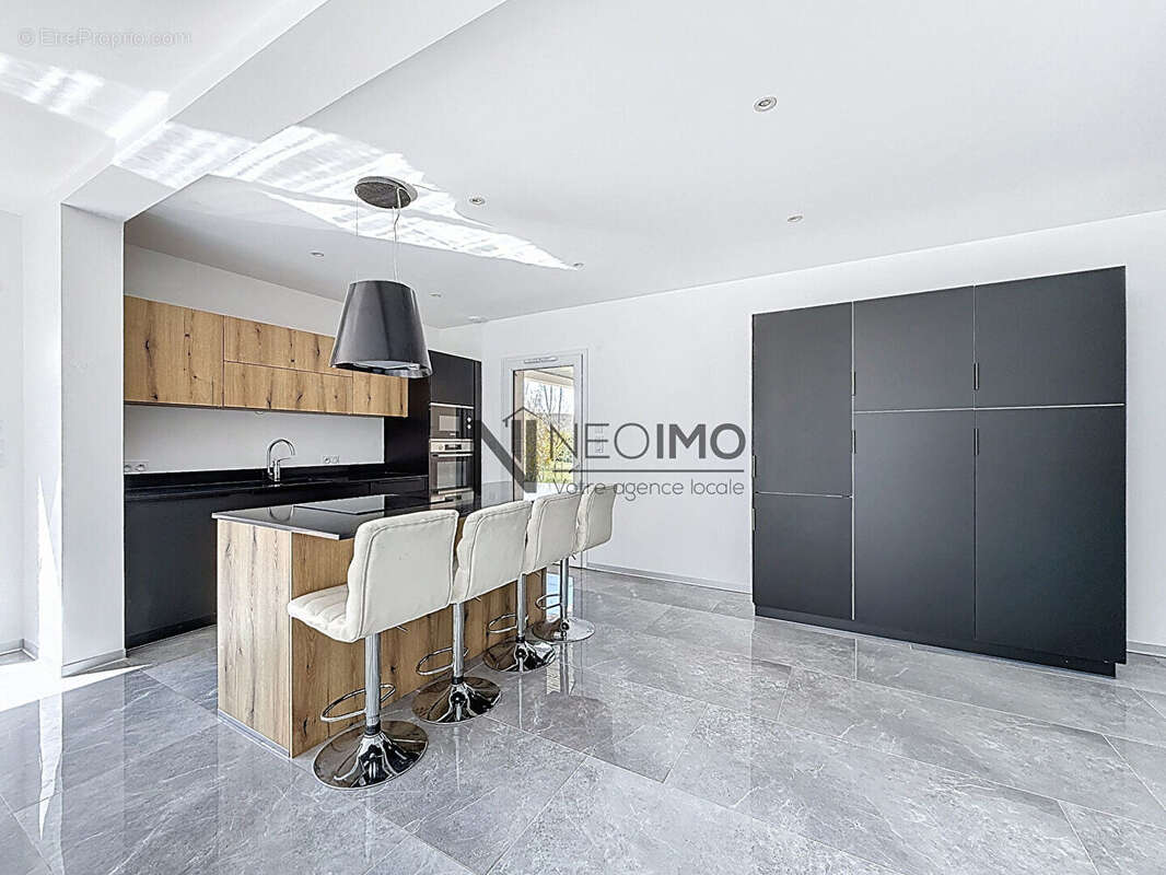 Maison à NEUFCHATEAU