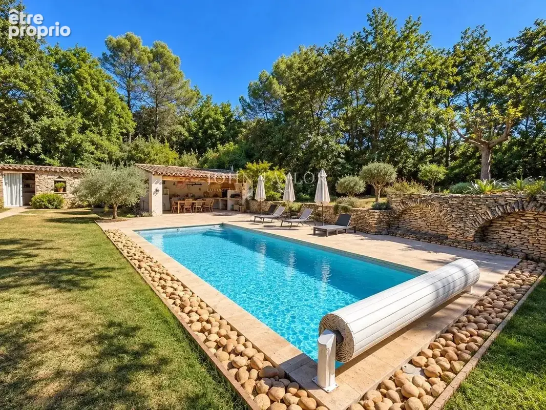 A VENDRE Propriété de charme au coeur du convoité "triangle d'or" du Luberon - photo 4