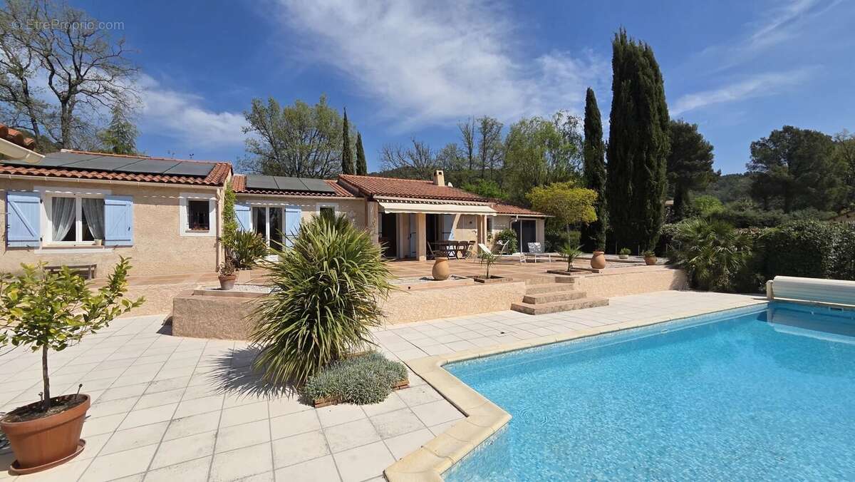 Maison à TOURRETTES