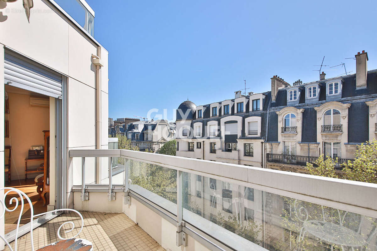 Appartement à PARIS-16E