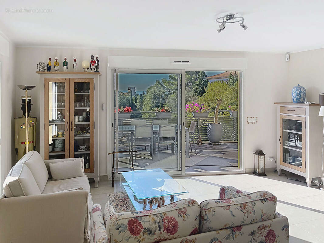 Appartement à VILLENEUVE-LES-AVIGNON