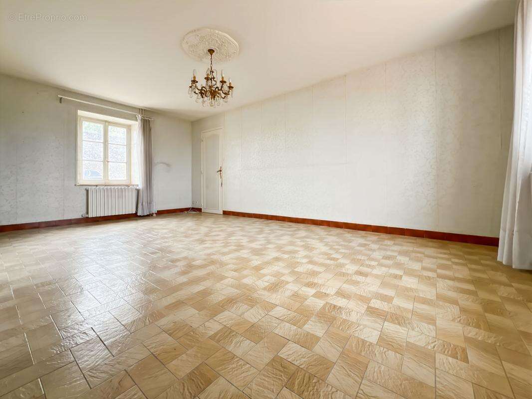 Maison à PERONVILLE