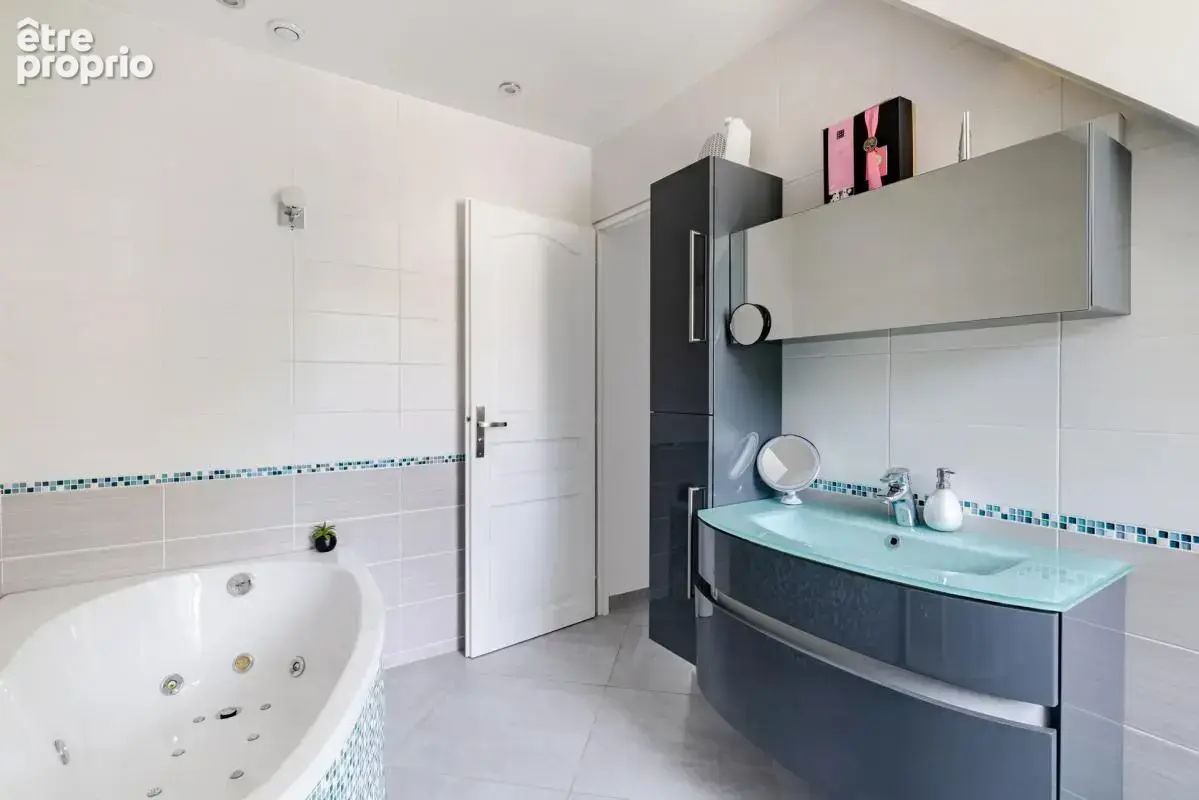 Maison entièrement rénovée de 105,33 m² avec jardin, sous-sol - photo 10