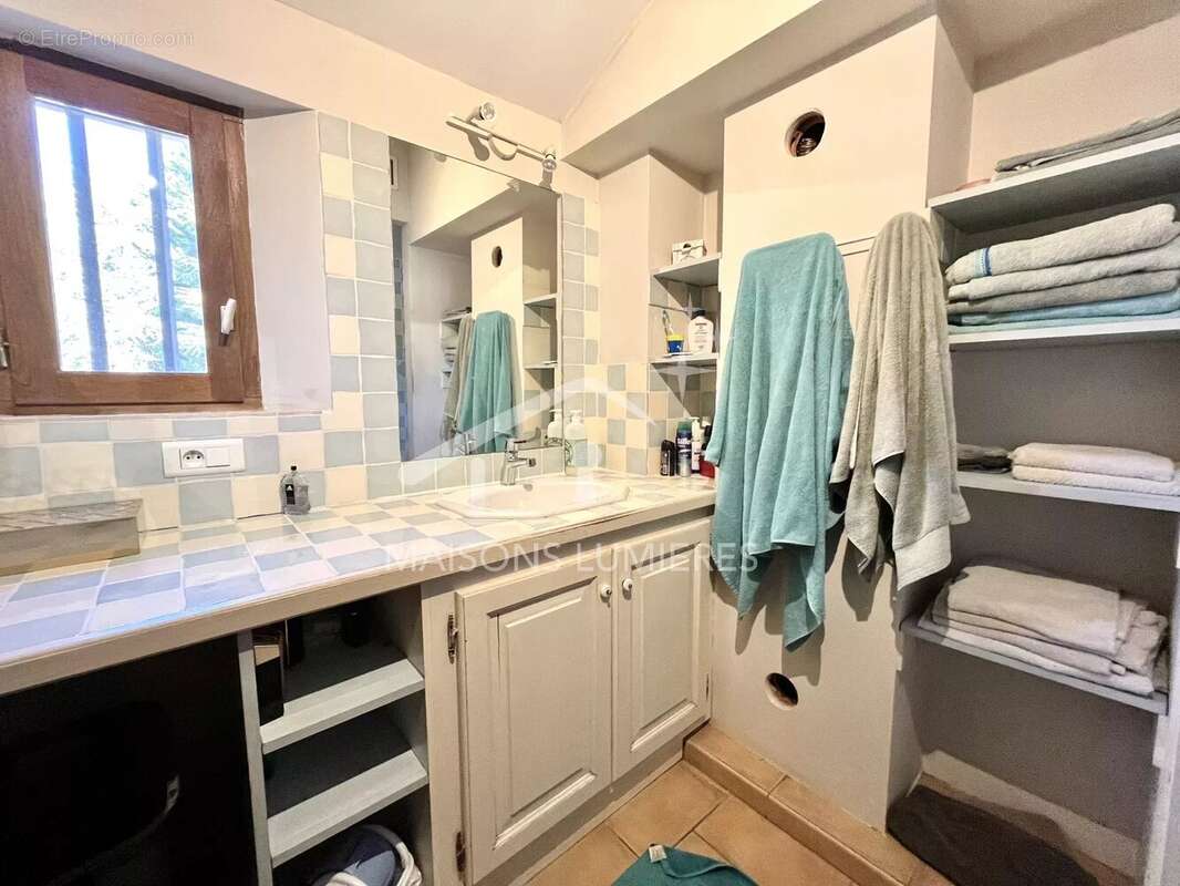 Maison à SAINT-SATURNIN-LES-APT