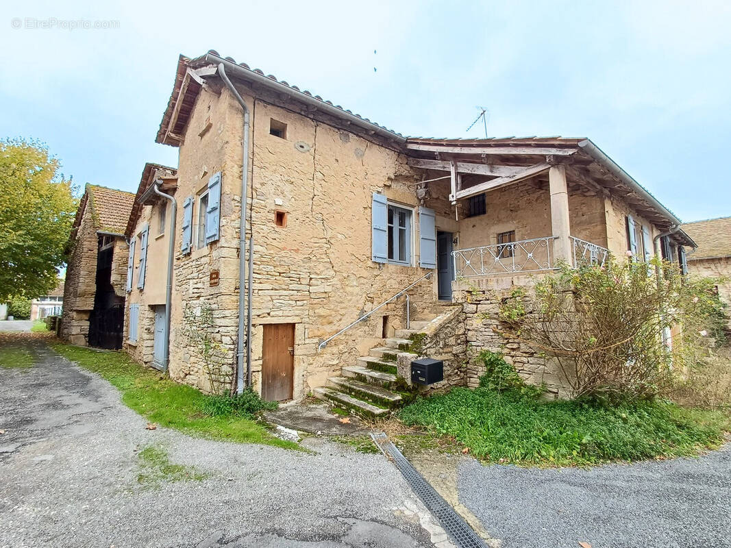 Maison à SALLES-COURBATIES