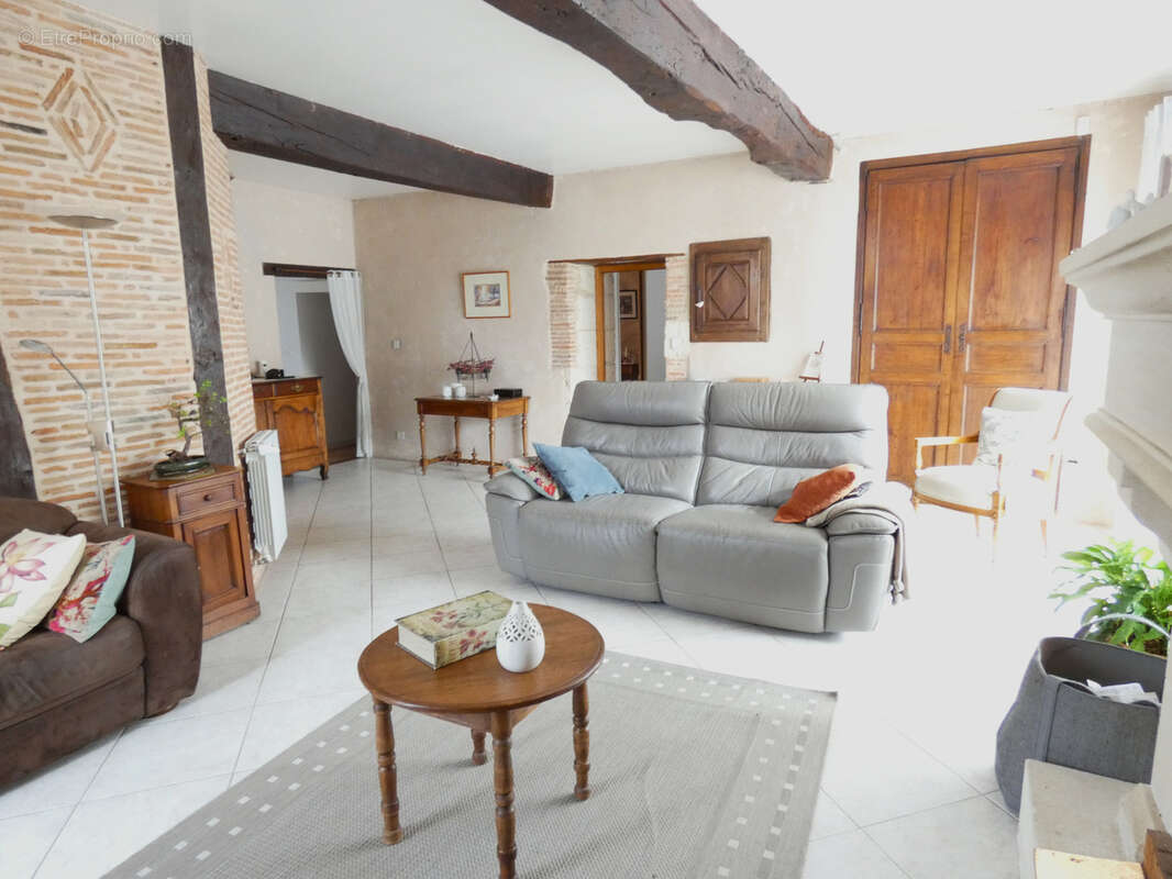 Maison à SAINT-LEON-SUR-L'ISLE